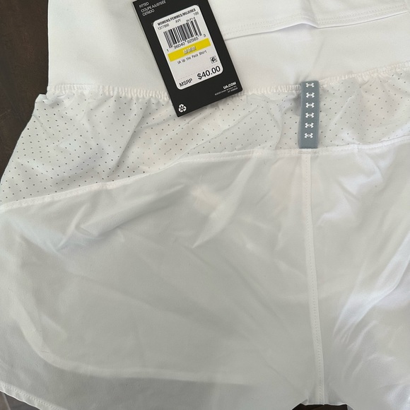 White Under Armour up the pace shorts - Picture 5 of 5